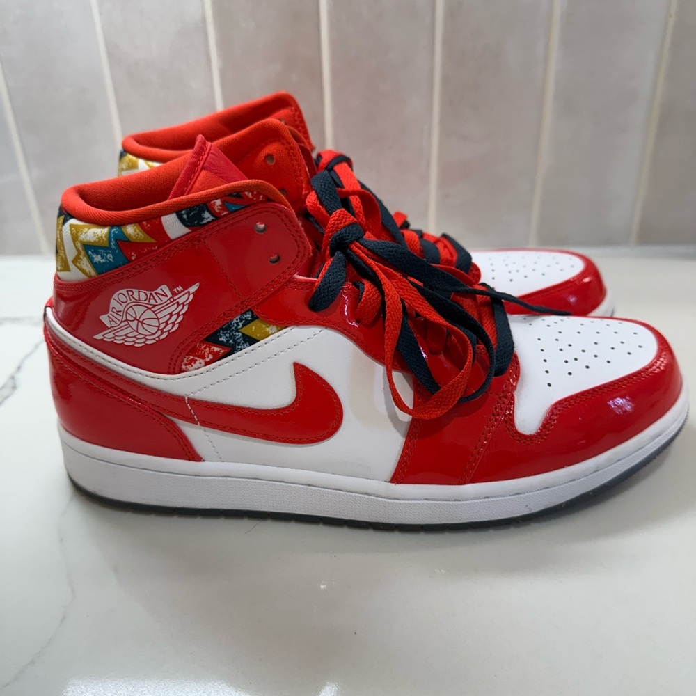 Jordan 1 Mid SE-Barcelona Sweater